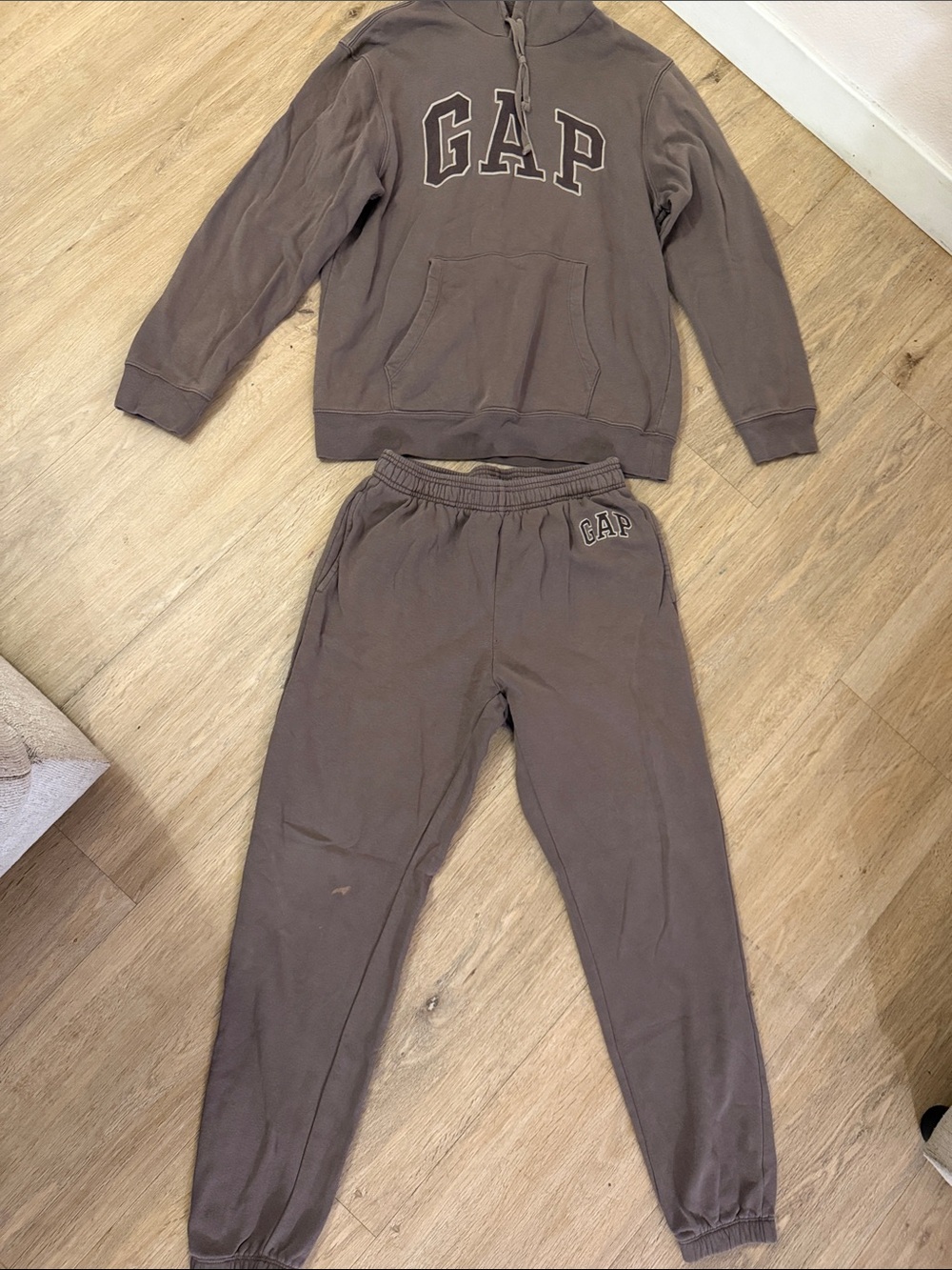 GAP MenTaupe Brown Sweatshirt and Joggers Set